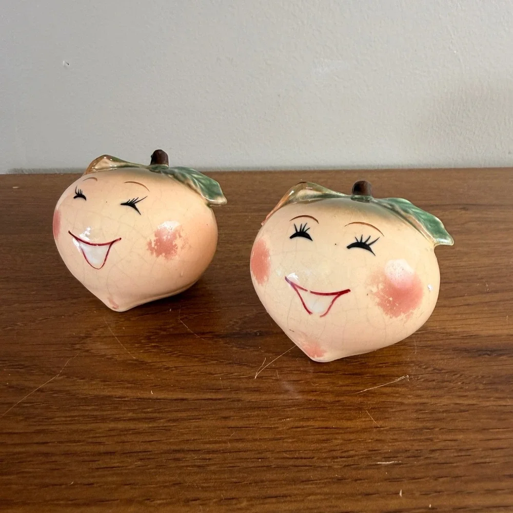 Vintage Anthropomorphic Peach Salt Pepper Shakers Ceramic Kitsch Fruit Faces